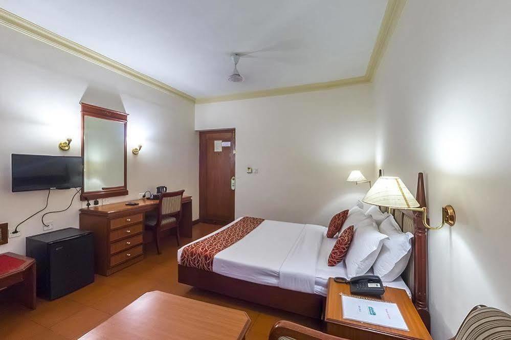 Issacs Residency Hotell Munnar Exteriör bild
